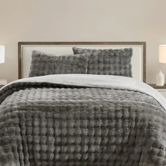 QUEEN FRYE Classic 3-piece Faux Fur Luxury Comforter Set - Picture 2 of 7